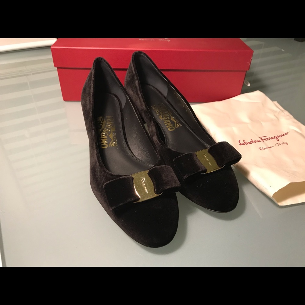 Black Salvatore Ferragamo Vara Pump